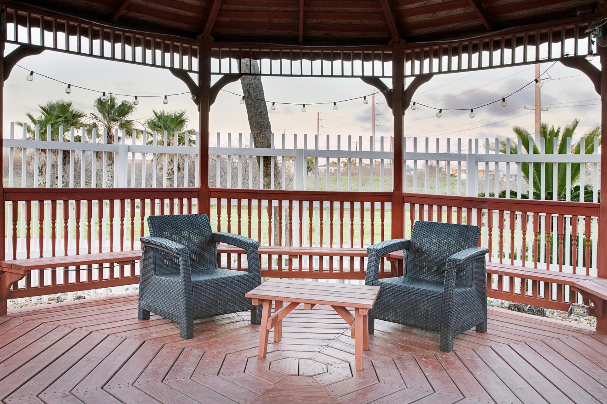 Plantation Suites And Conference Center Πορτ Αράνσας Εξωτερικό φωτογραφία